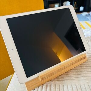 Apple iPad - Silver 7th Generation